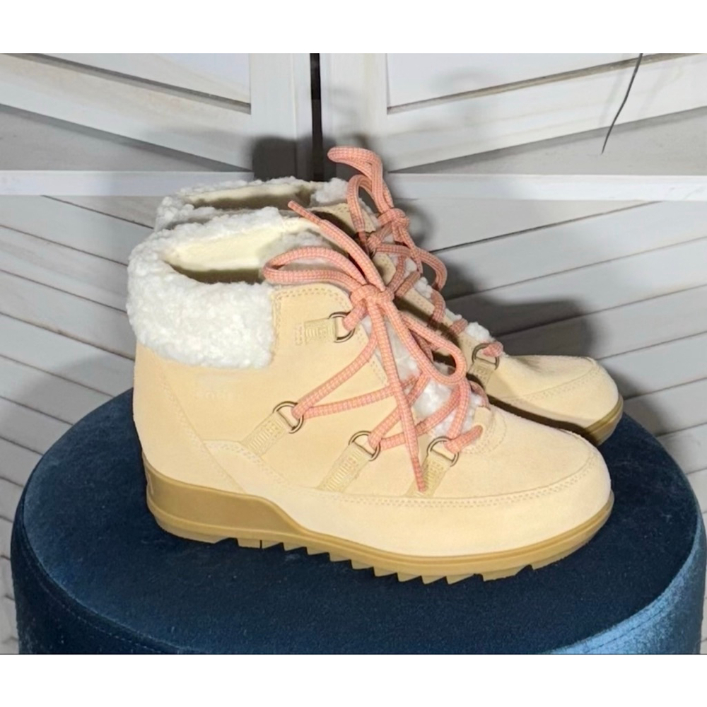 NWT Sorel Elvie cozy lace up Ankle boot waterproof tan suede sherpa booties sz 8